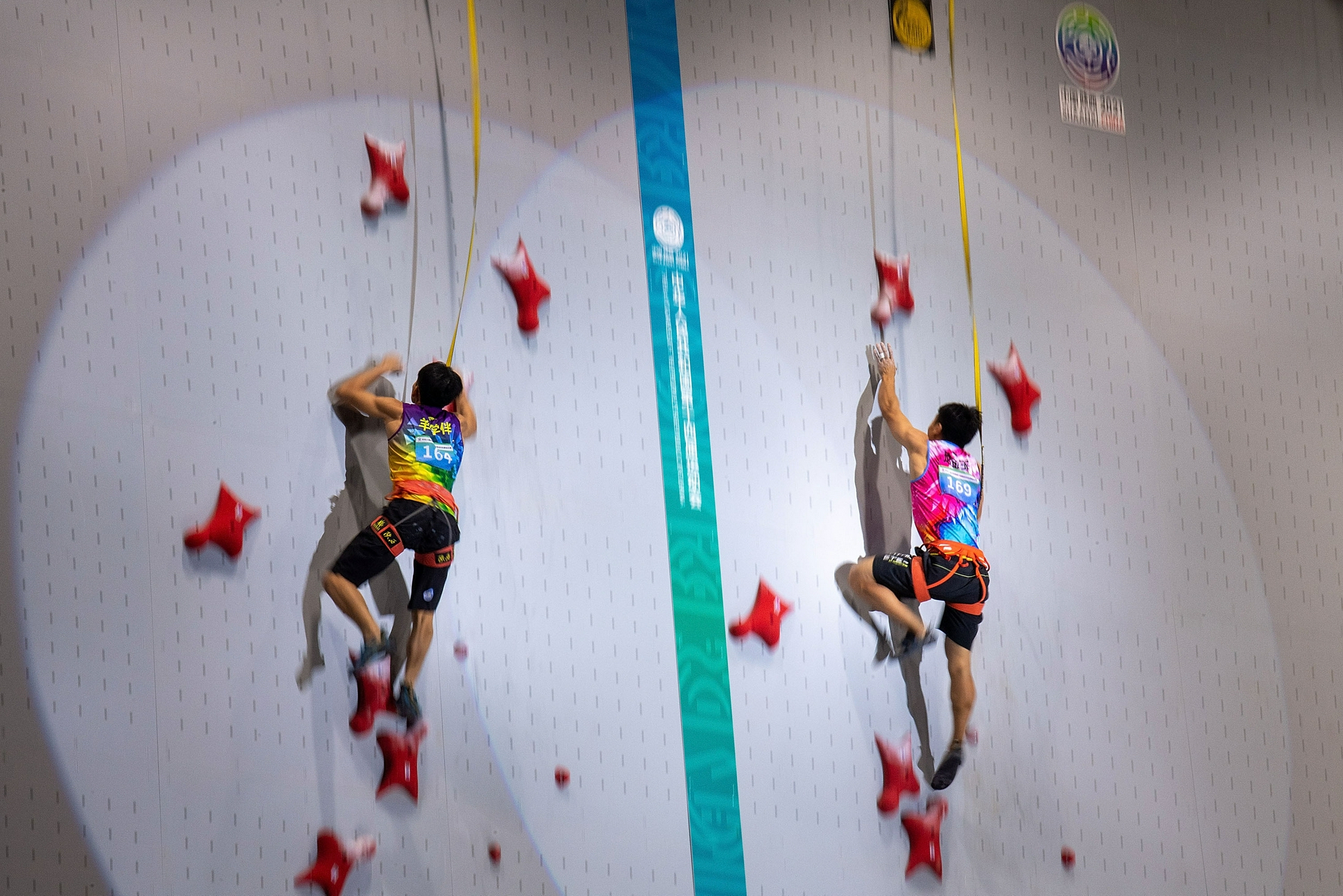 攀岩成年组男子速度决赛赛况