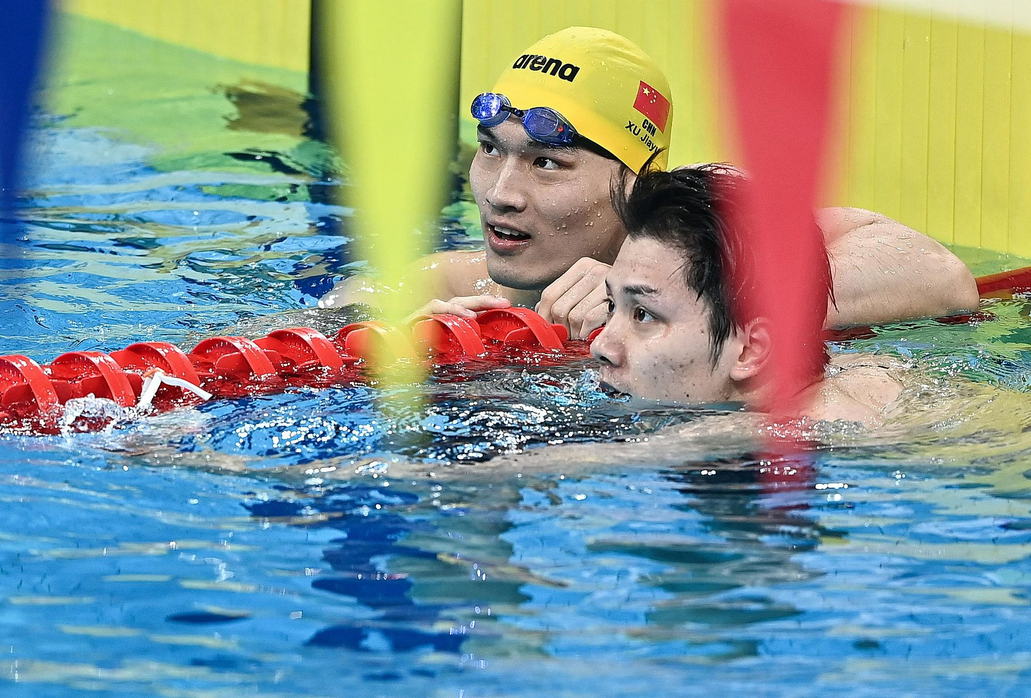 游泳——徐嘉余夺得男子100米仰泳冠军