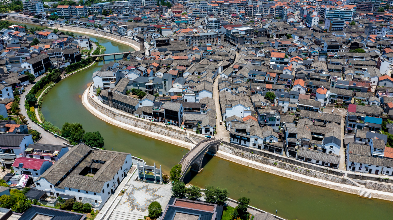 聚力五美绘枫景枫桥镇积极创建美丽城镇县域副中心型省级样板