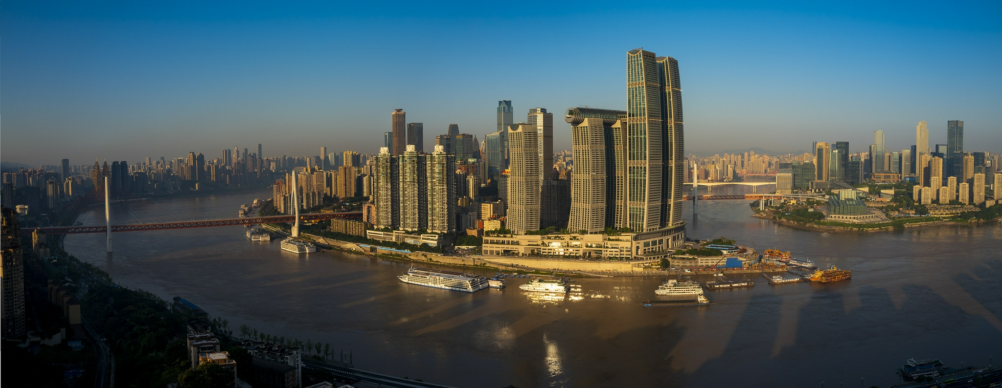 9月21日拍摄的晨曦中的重庆城市景观.新华社记者 刘潺 摄