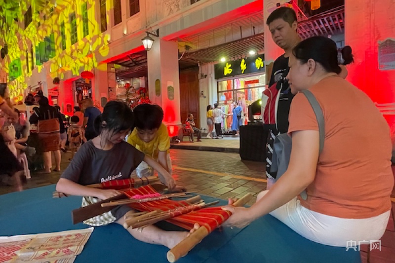 【双节旅游消费】海口龙华区“花朝月夕”中秋国风主题专场晚会在骑楼老街举行休闲区蓝鸢梦想 - Www.slyday.coM