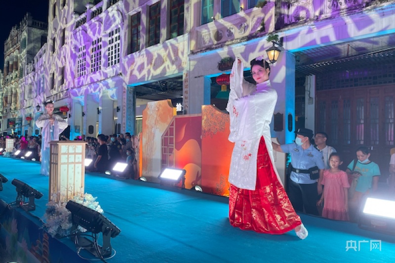 【双节旅游消费】海口龙华区“花朝月夕”中秋国风主题专场晚会在骑楼老街举行休闲区蓝鸢梦想 - Www.slyday.coM