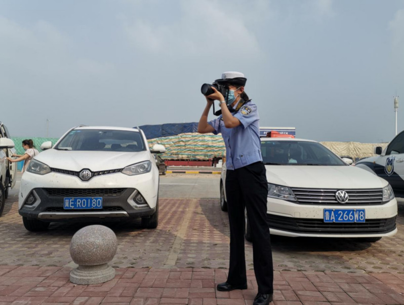 深夜十一点，爷爷默默在村口等待回家团圆的孙女……有些人，越是这时越想你们！休闲区蓝鸢梦想 - Www.slyday.coM