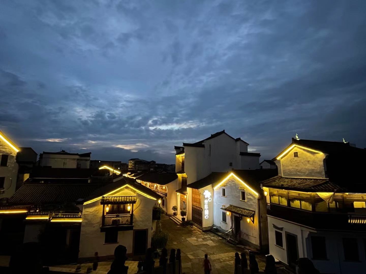 聚力五美绘枫景枫桥镇积极创建美丽城镇县域副中心型省级样板