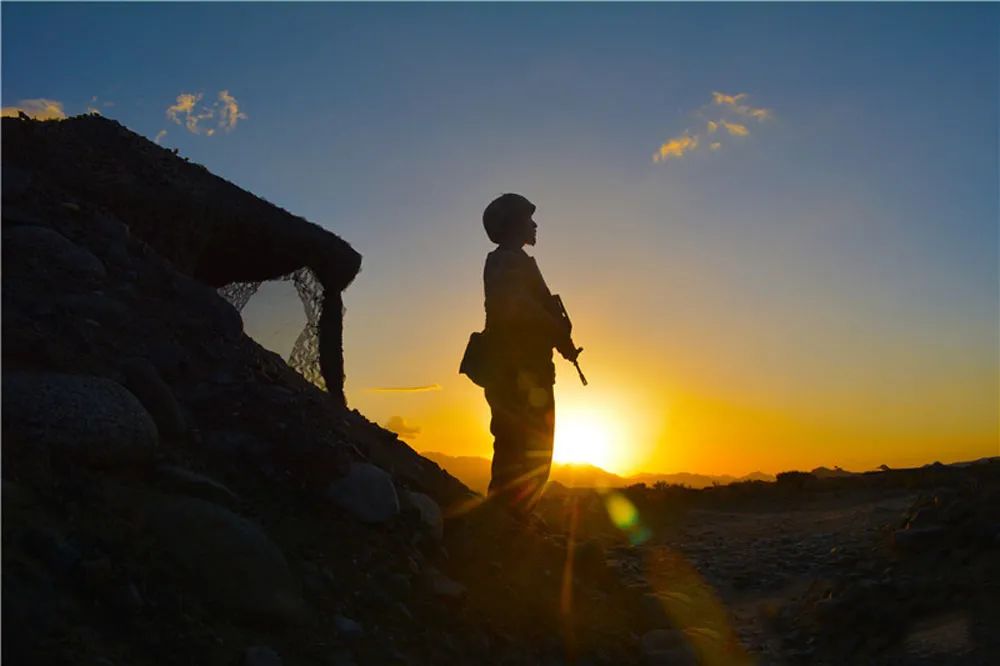 兵哥哥大漠过节的n种方式