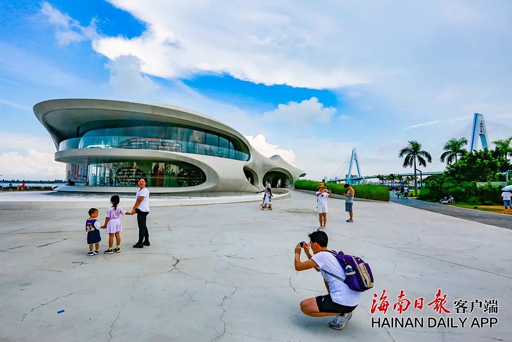 中秋假日期间，海南旅游有啥亮点？市民游客都怎么玩？休闲区蓝鸢梦想 - Www.slyday.coM