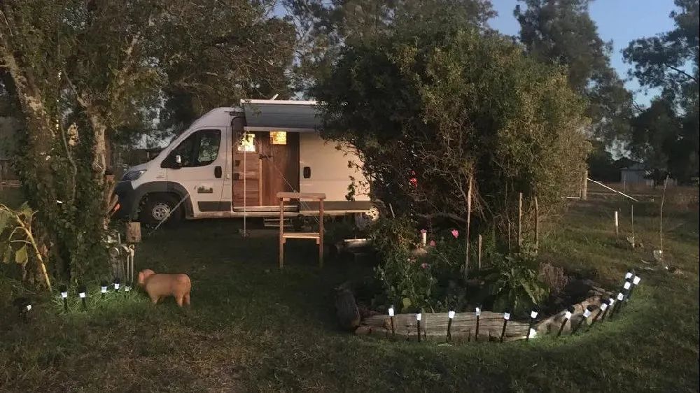 64岁硬核奶奶卖掉豪宅，花40W改8㎡房车，独自流浪2年，爆红油管，千万网友嫉妒疯了！休闲区蓝鸢梦想 - Www.slyday.coM