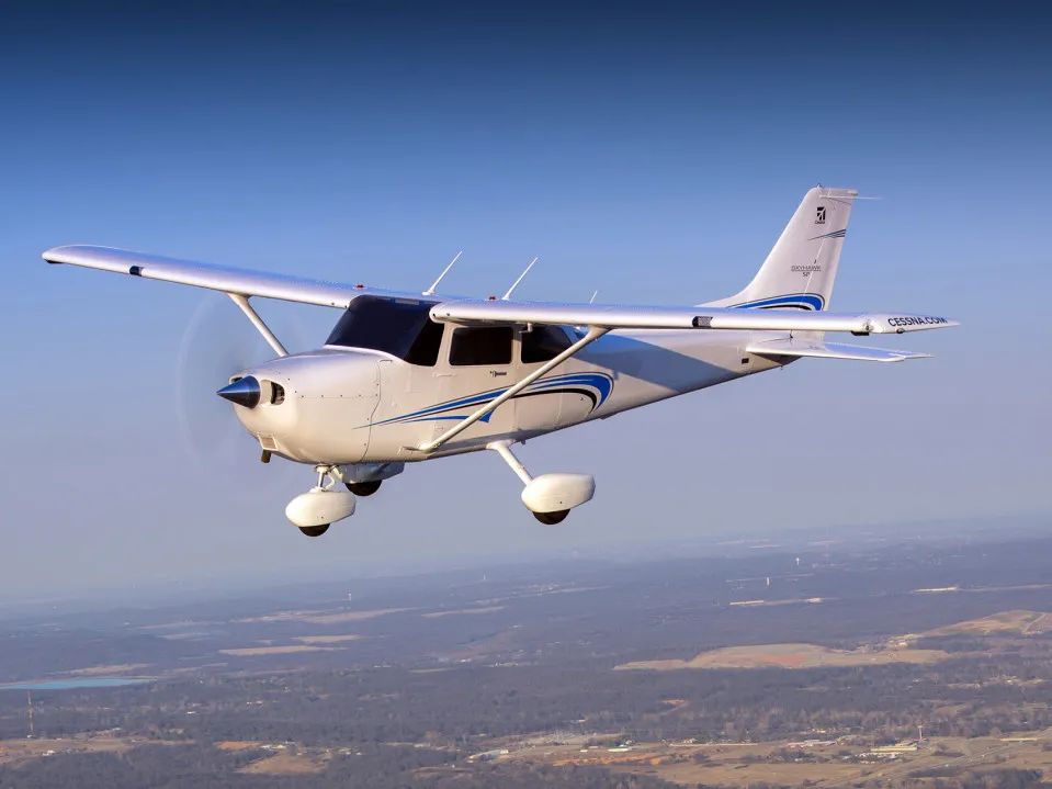 短航程的飞机是如何跨洋飞行的