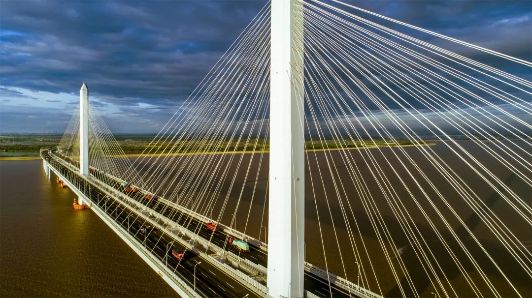 今年3月,交通运输部印发《公路长大桥梁结构健康监测系统建设实施方案