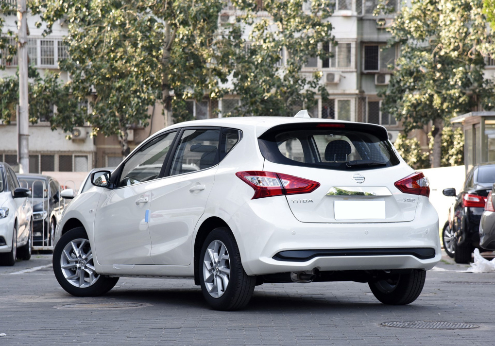 省油舒适的日产骐达,自动挡带天窗,才9万多,适合日常代步