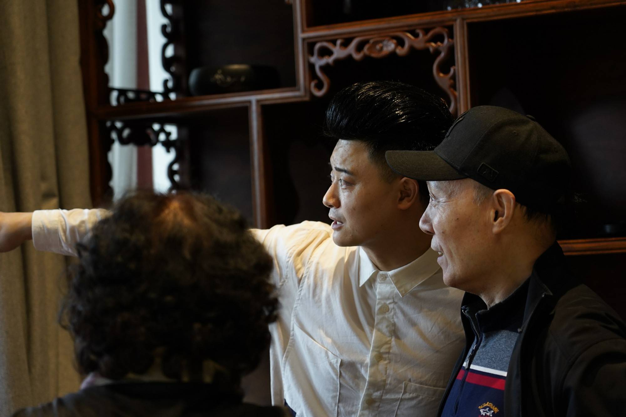 著名京剧武生表演艺术家杨少春先生喜收高徒于泳