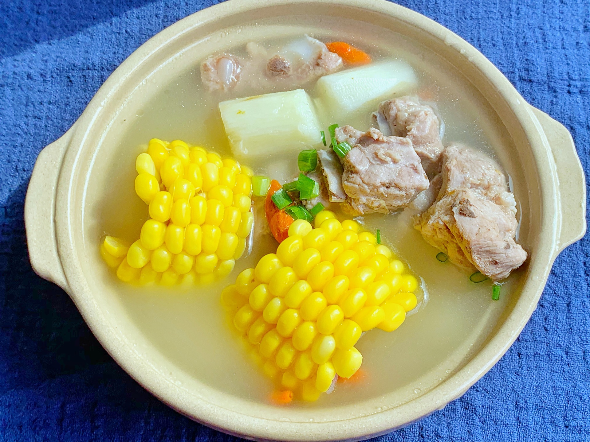 秋天多给家人喝山药玉米排骨汤,清淡滋补,好喝不腻