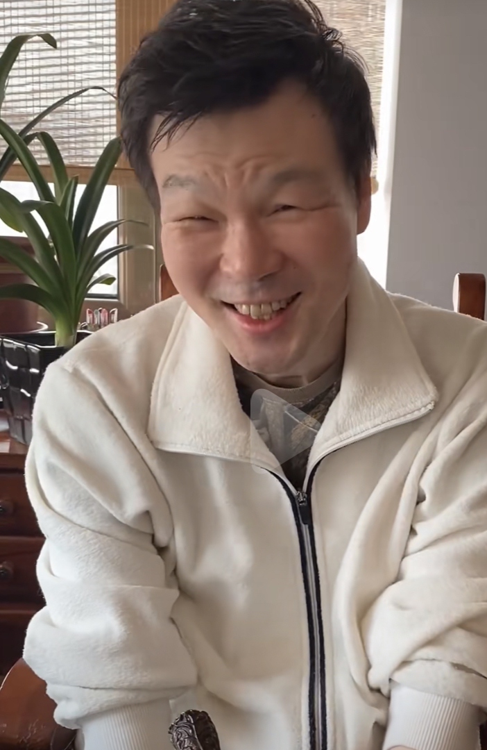 主持人李彬自曝患大病,吃药肿成眯缝眼憔悴不堪,中秋节在医院过