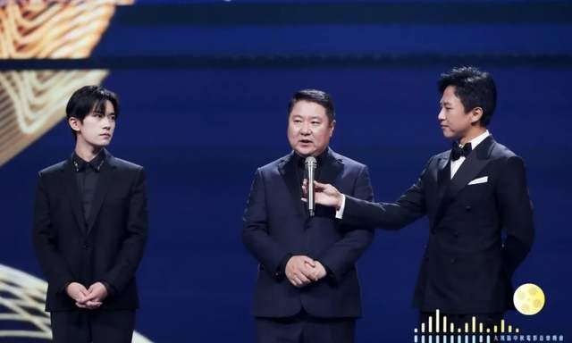 易烊千玺推介电影长津湖,网友喊话：谈吐不疾不徐,沉稳自信休闲区蓝鸢梦想 - Www.slyday.coM
