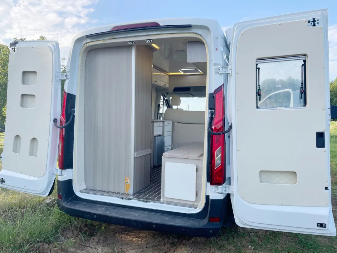 20万出头 入门级房车好选择 御泰大通v90短轴高顶房车