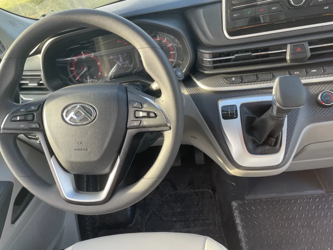 20万出头 入门级房车好选择 御泰大通V90短轴高顶房车