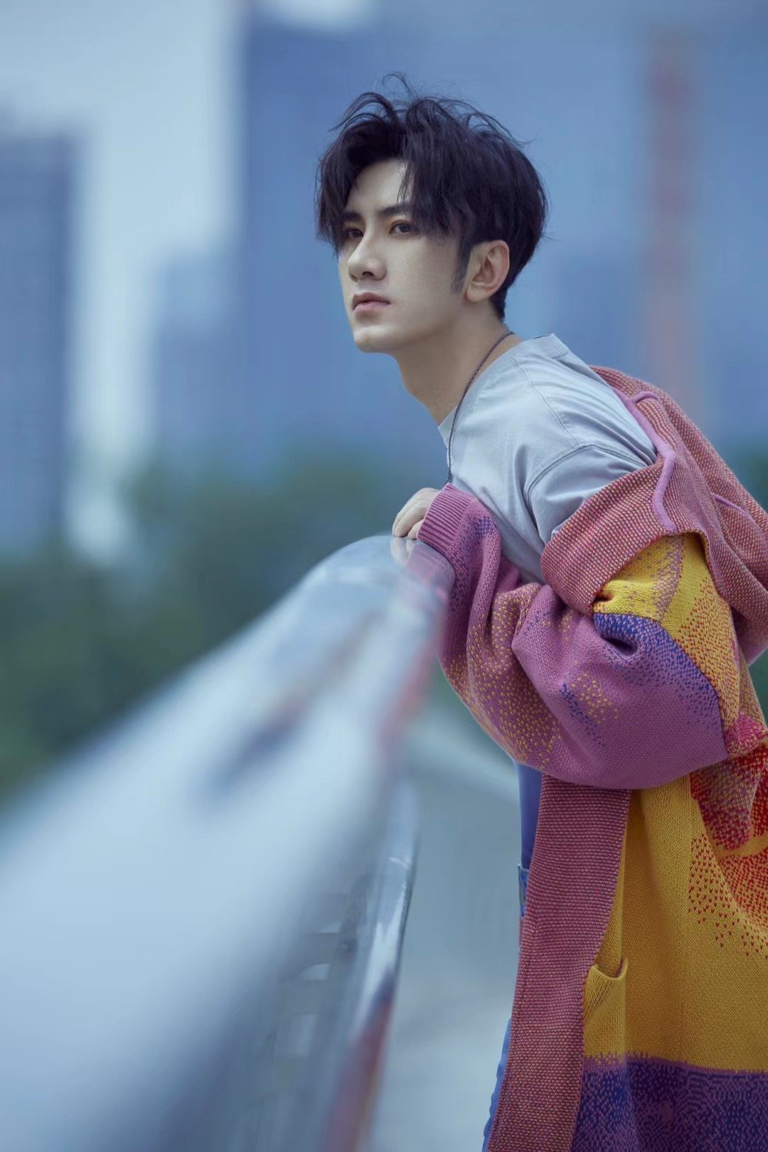 最新写真释出,延展风格魅力,感受色彩温度……|肖顺尧_新浪新闻