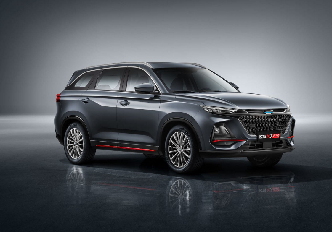 试驾长安欧尚x7plus颜值高动力强