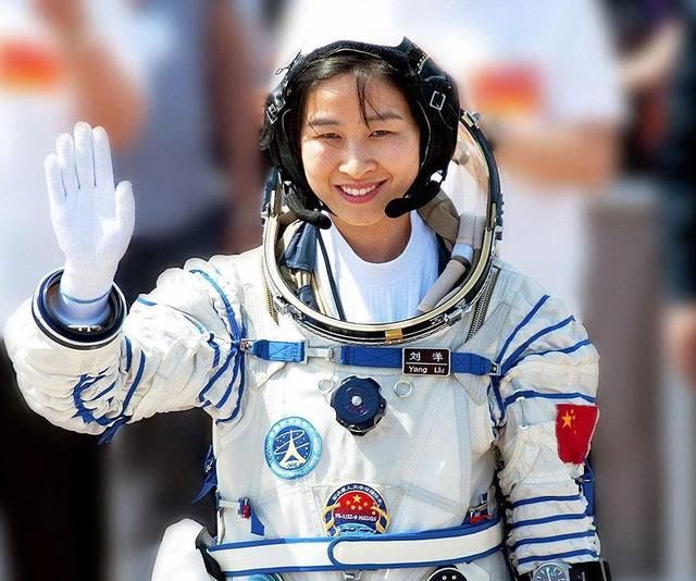 神十三疑问解惑:女航天员隐私如何保护?为什么一定要有女性呢休闲区蓝鸢梦想 - Www.slyday.coM 神十三疑问解惑:女航天员隐私如何保护?为什么一定要有女性呢休闲区蓝鸢梦想 - Www.slyday.coM