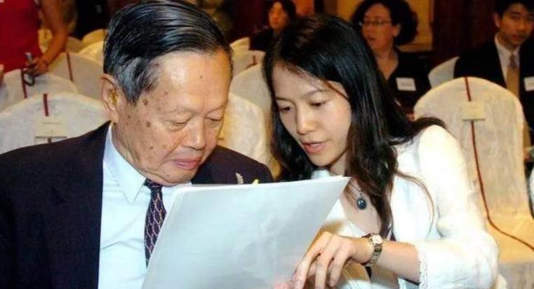 杨振宁马上100岁了,与翁帆结婚17年恩爱如初,让人羡慕休闲区蓝鸢梦想 - Www.slyday.coM 杨振宁马上100岁了,与翁帆结婚17年恩爱如初,让人羡慕休闲区蓝鸢梦想 - Www.slyday.coM