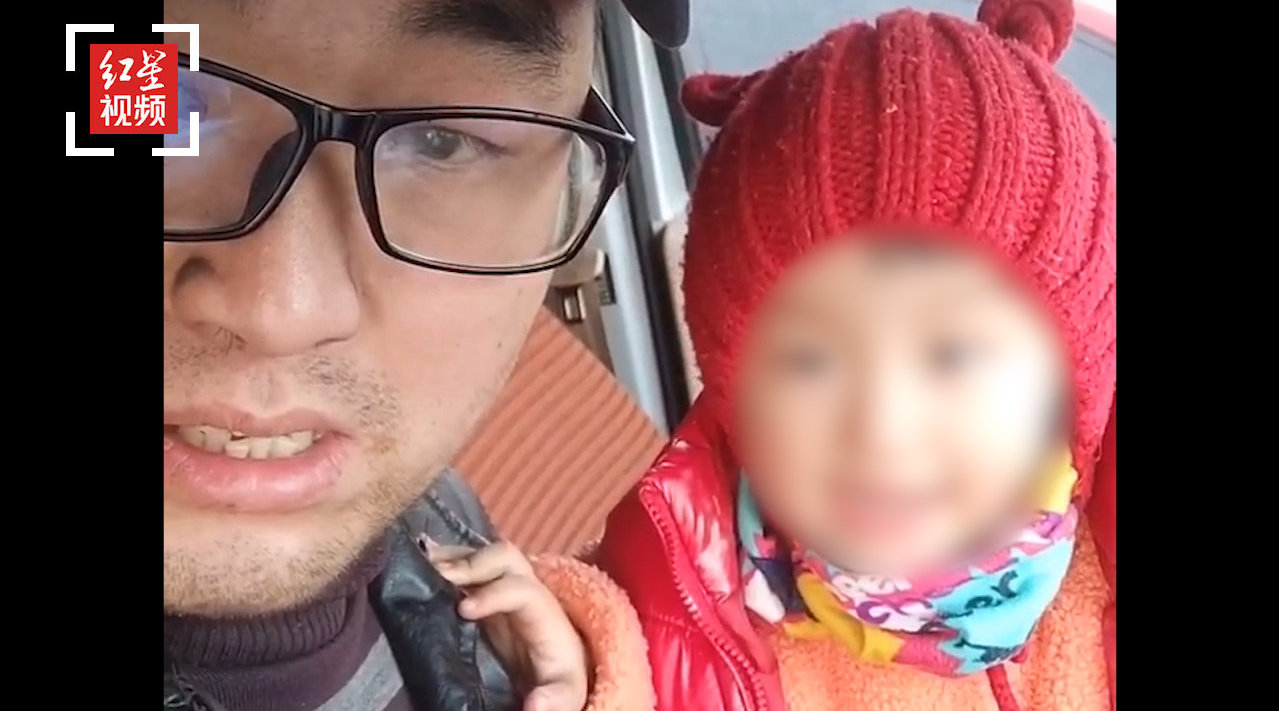 单亲爸爸带2岁女儿跑货车:通过自己努力还清外债 将女儿抚养长大