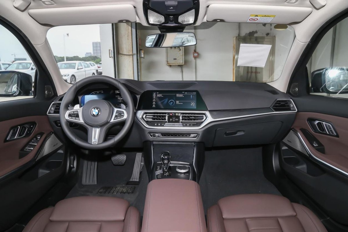 奔驰c级不香了?这车上个月大卖15565辆,成豪华b级车销冠