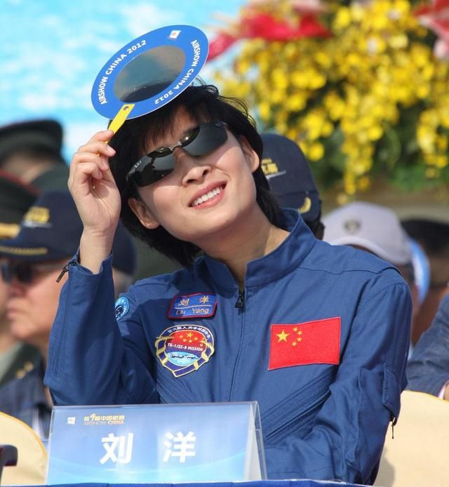 神十三疑问解惑:女航天员隐私如何保护?为什么一定要有女性呢休闲区蓝鸢梦想 - Www.slyday.coM 神十三疑问解惑:女航天员隐私如何保护?为什么一定要有女性呢休闲区蓝鸢梦想 - Www.slyday.coM