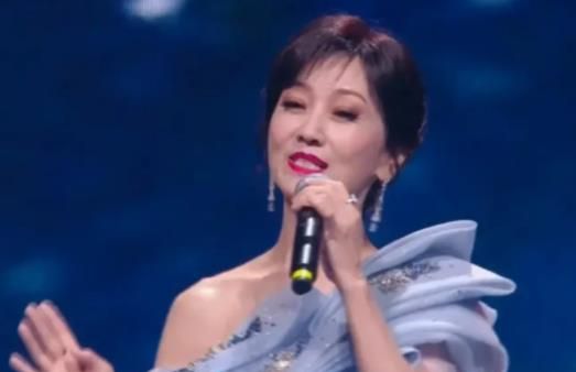 大湾区中秋晚会,被观众发现有两个问题,但有一点让内娱深思!休闲区蓝鸢梦想 - Www.slyday.coM 大湾区中秋晚会,被观众发现有两个问题,但有一点让内娱深思!休闲区蓝鸢梦想 - Www.slyday.coM