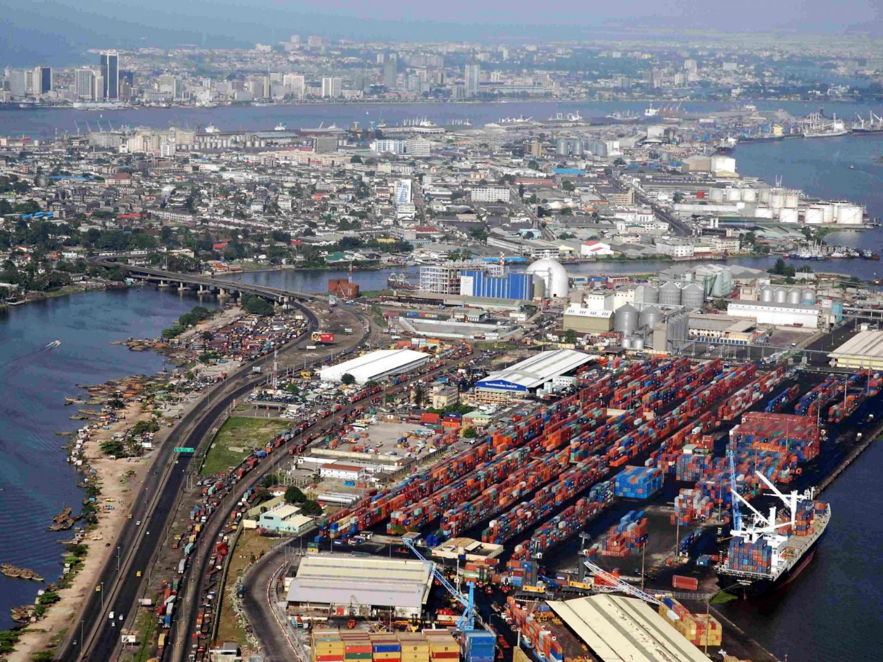 图为尼日利亚沿海的贸易港口