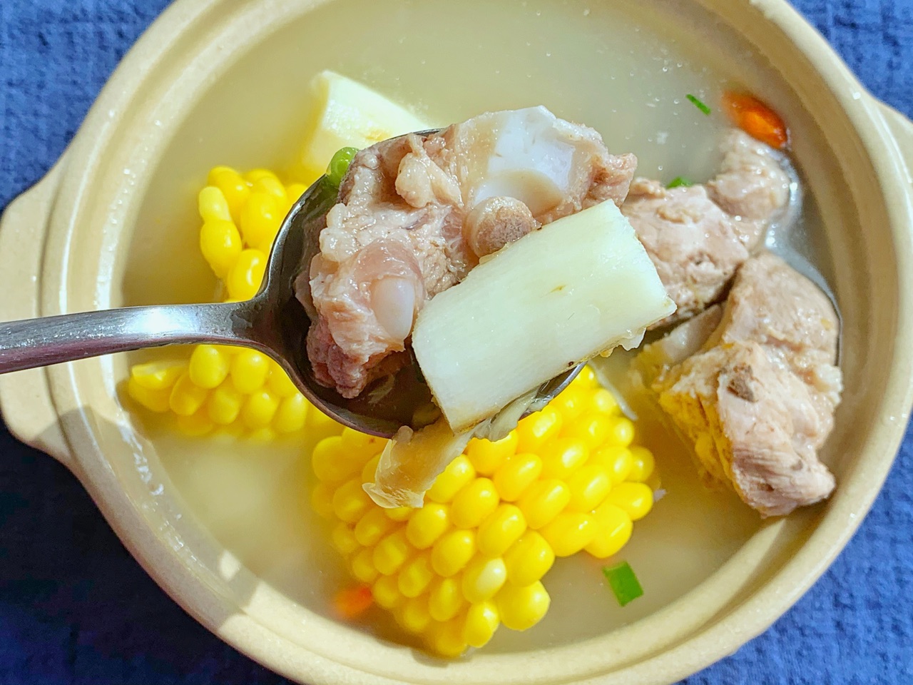 秋天多给家人喝山药玉米排骨汤,清淡滋补,好喝不腻