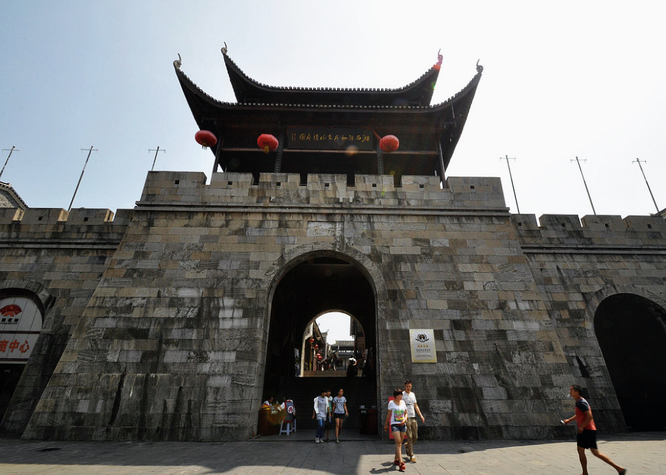 湖南的四大古城之首,至今4200多年历史,门票108元,值得一看