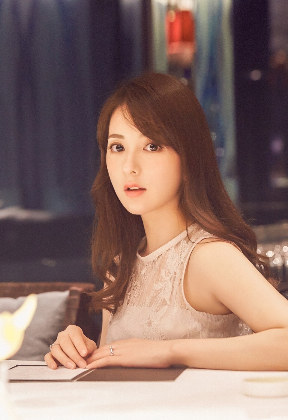 方媛中秋晒全家福,母女仨穿旗袍韵味足,郭富城提着灯笼有烟火气休闲区蓝鸢梦想 - Www.slyday.coM 方媛中秋晒全家福,母女仨穿旗袍韵味足,郭富城提着灯笼有烟火气休闲区蓝鸢梦想 - Www.slyday.coM