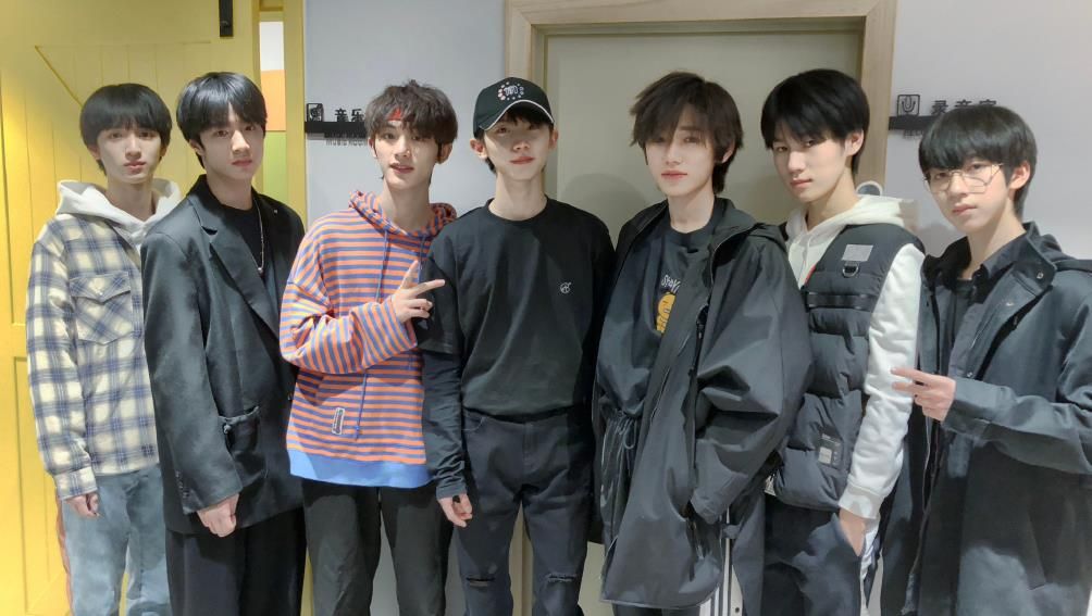 王俊凯22岁生日，时代少年团送祝福，可他们难比肩TFboys休闲区蓝鸢梦想 - Www.slyday.coM