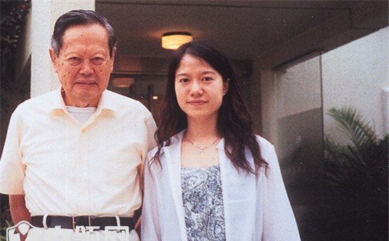 杨振宁马上100岁了,与翁帆结婚17年恩爱如初,让人羡慕休闲区蓝鸢梦想 - Www.slyday.coM 杨振宁马上100岁了,与翁帆结婚17年恩爱如初,让人羡慕休闲区蓝鸢梦想 - Www.slyday.coM