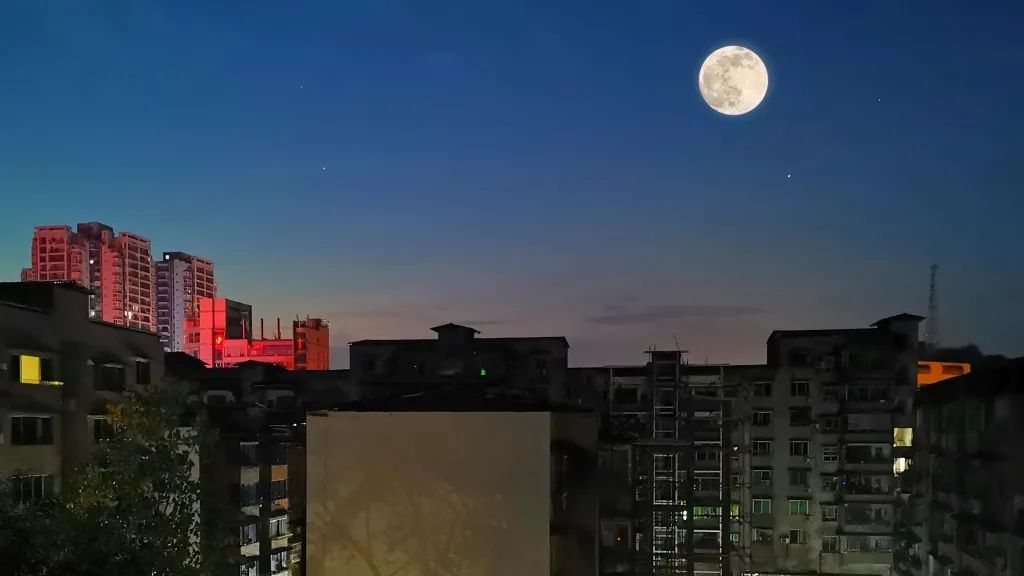 昨晚又大又圆的月亮,你拍到了吗?