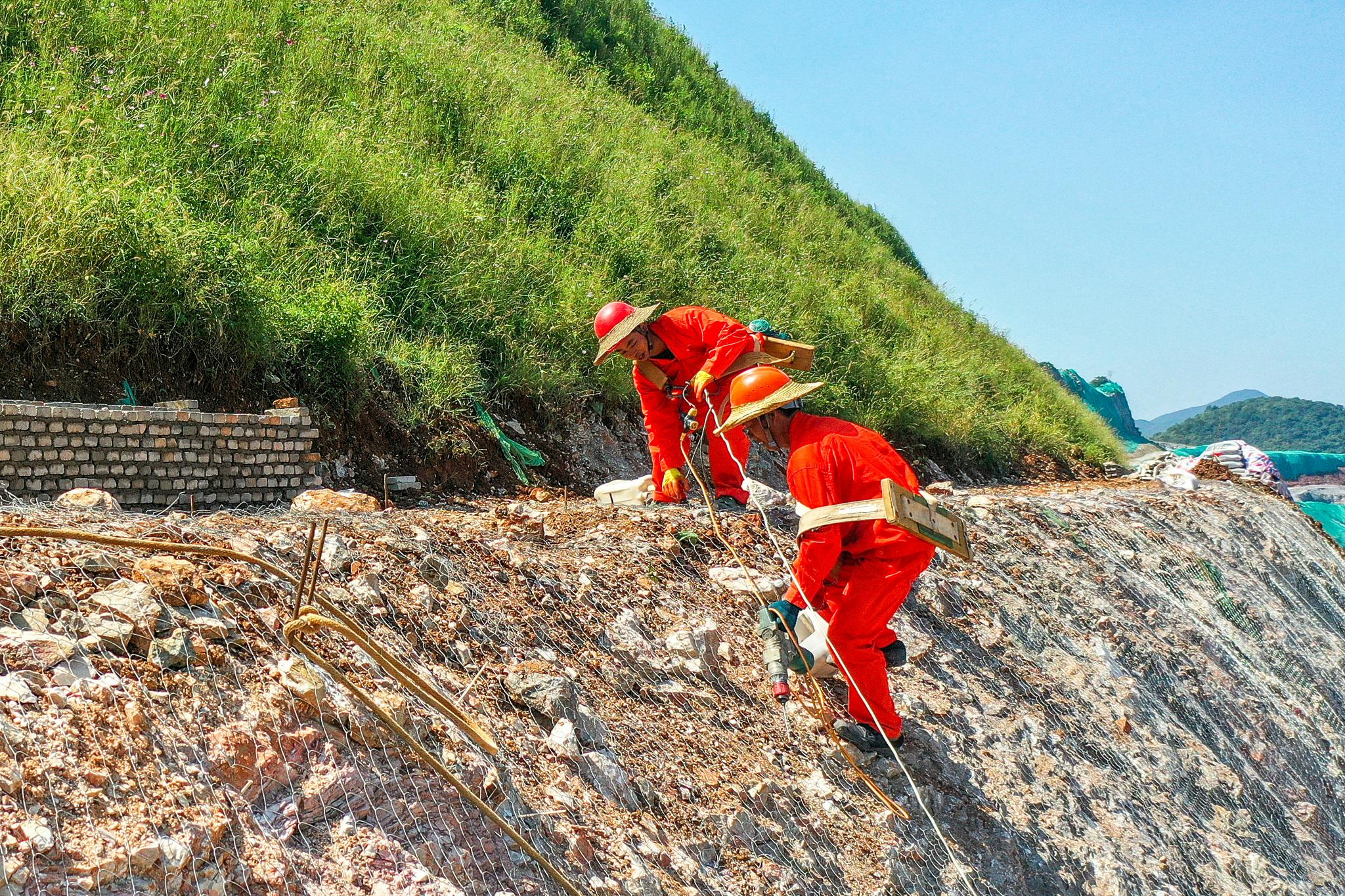 长兴:生态修复废弃矿山