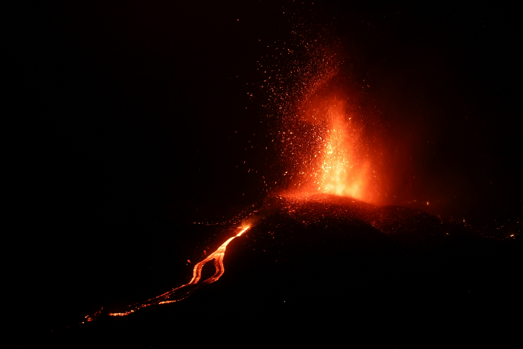 西班牙火山喷发持续