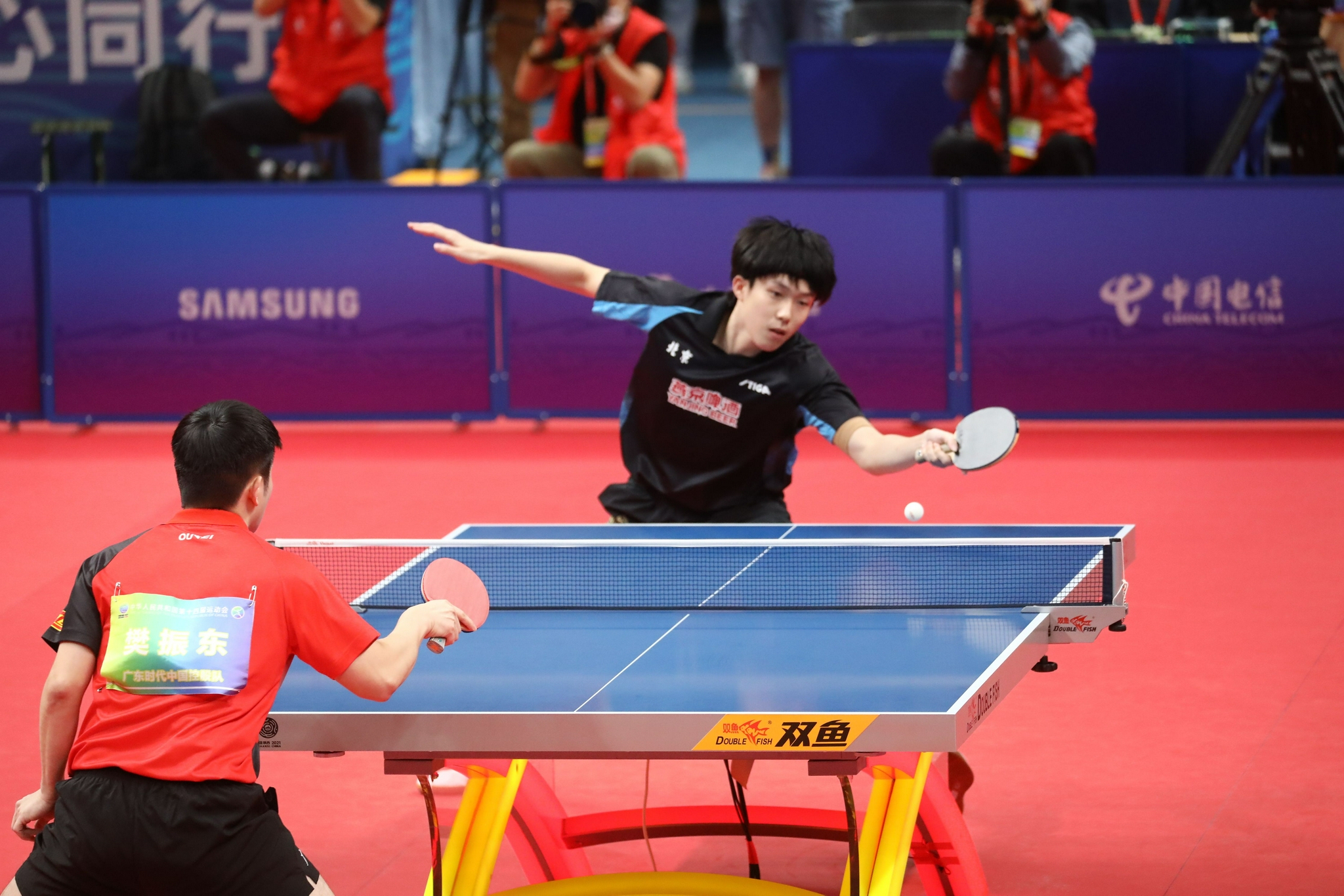 乒乓球丨马龙失5赛点不敌樊振东北京男团收获银牌