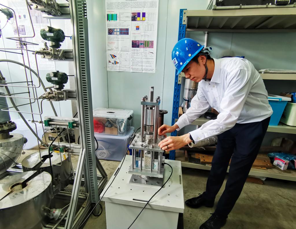 为聚变而不聚一名核聚变大科学工程科研工作者的云团圆