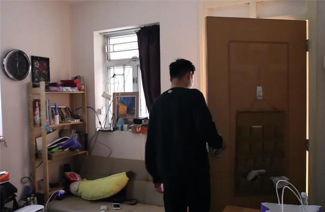 香港34岁硕士生住11㎡劏房:独自生活狭窄的空间里,一住就是6年