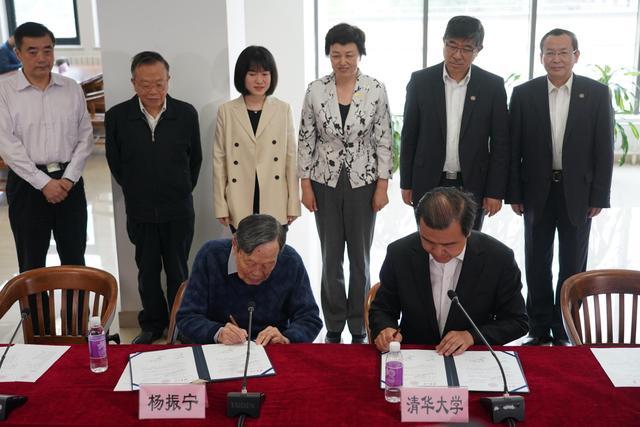 杨振宁百岁寿辰，翁帆写长文公开婚姻细节，恩爱17年令人艳羡休闲区蓝鸢梦想 - Www.slyday.coM