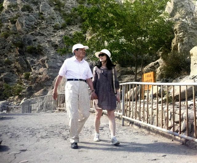 杨振宁百岁寿辰，翁帆写长文公开婚姻细节，恩爱17年令人艳羡休闲区蓝鸢梦想 - Www.slyday.coM