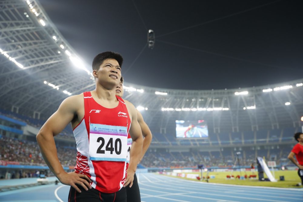 图为2017年9月3日,苏炳添在天津全运会男子100米决赛中以10秒10的成绩