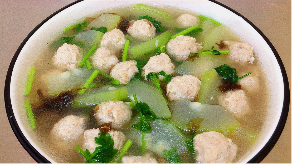 温度下降该喝点汤暖暖了来碗冬瓜肉丸汤鲜美可口超好喝