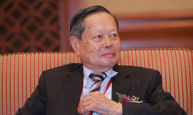 杨振宁先生迎来百岁生日!倡导设立中科大少年班,与姚班智班关联休闲区蓝鸢梦想 - Www.slyday.coM 杨振宁先生迎来百岁生日!倡导设立中科大少年班,与姚班智班关联休闲区蓝鸢梦想 - Www.slyday.coM