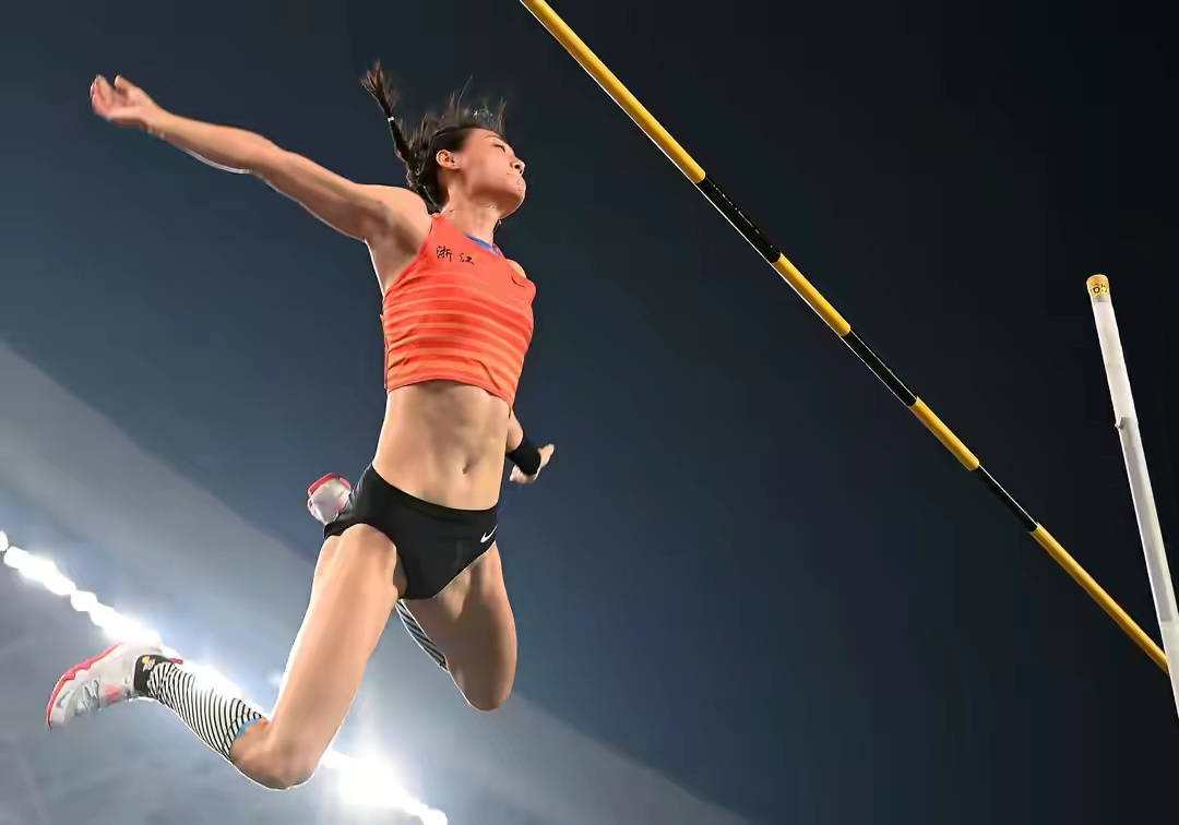 撑杆跳女神李玲卫冕浙江队再次包揽前三
