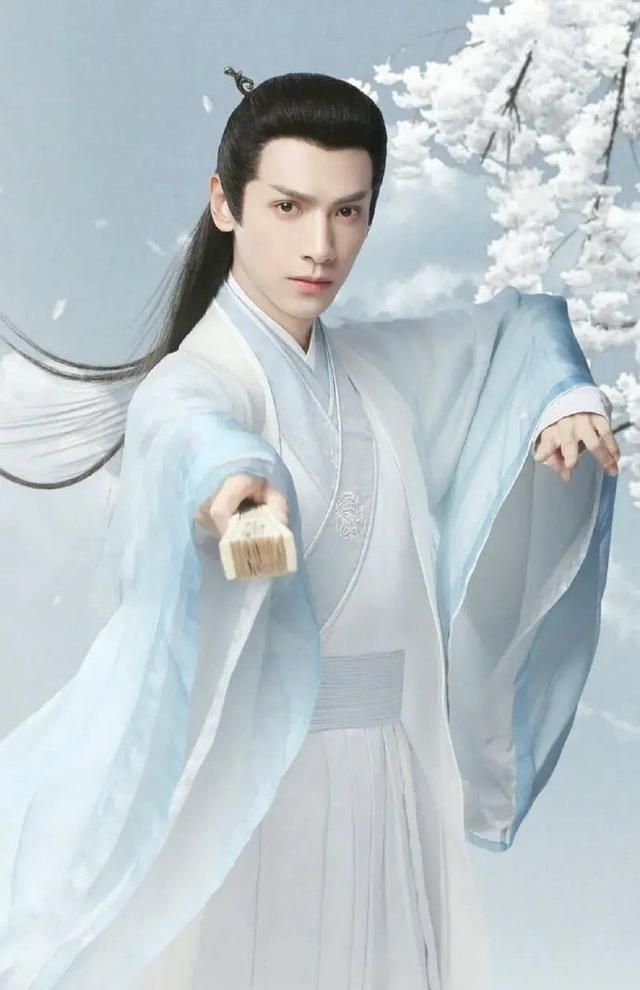 三,罗云熙 "陌上人如玉,公子世无双",这句话流传开来后,很多人便用来