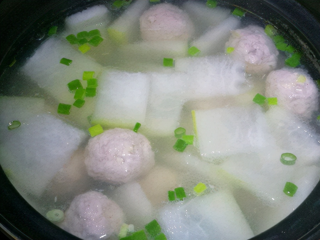 温度下降该喝点汤暖暖了来碗冬瓜肉丸汤鲜美可口超好喝