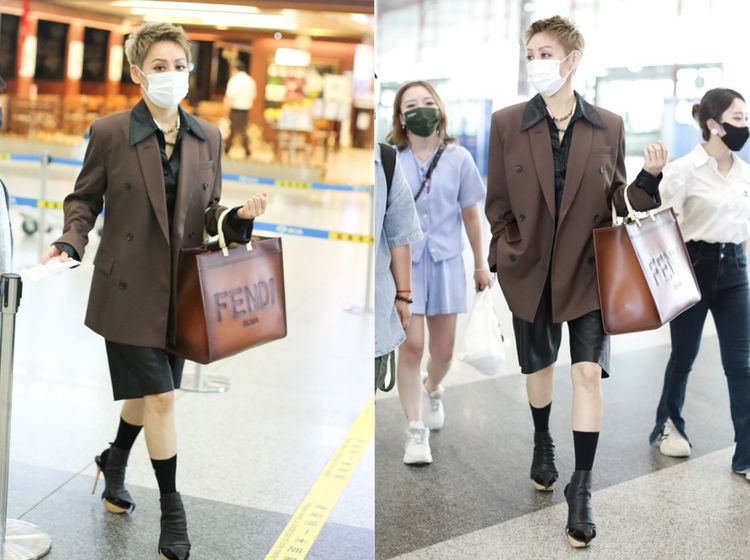 宁静的时尚感真跟别人不一样,穿西装都对半拼色,看着太个性了休闲区蓝鸢梦想 - Www.slyday.coM 宁静的时尚感真跟别人不一样,穿西装都对半拼色,看着太个性了休闲区蓝鸢梦想 - Www.slyday.coM