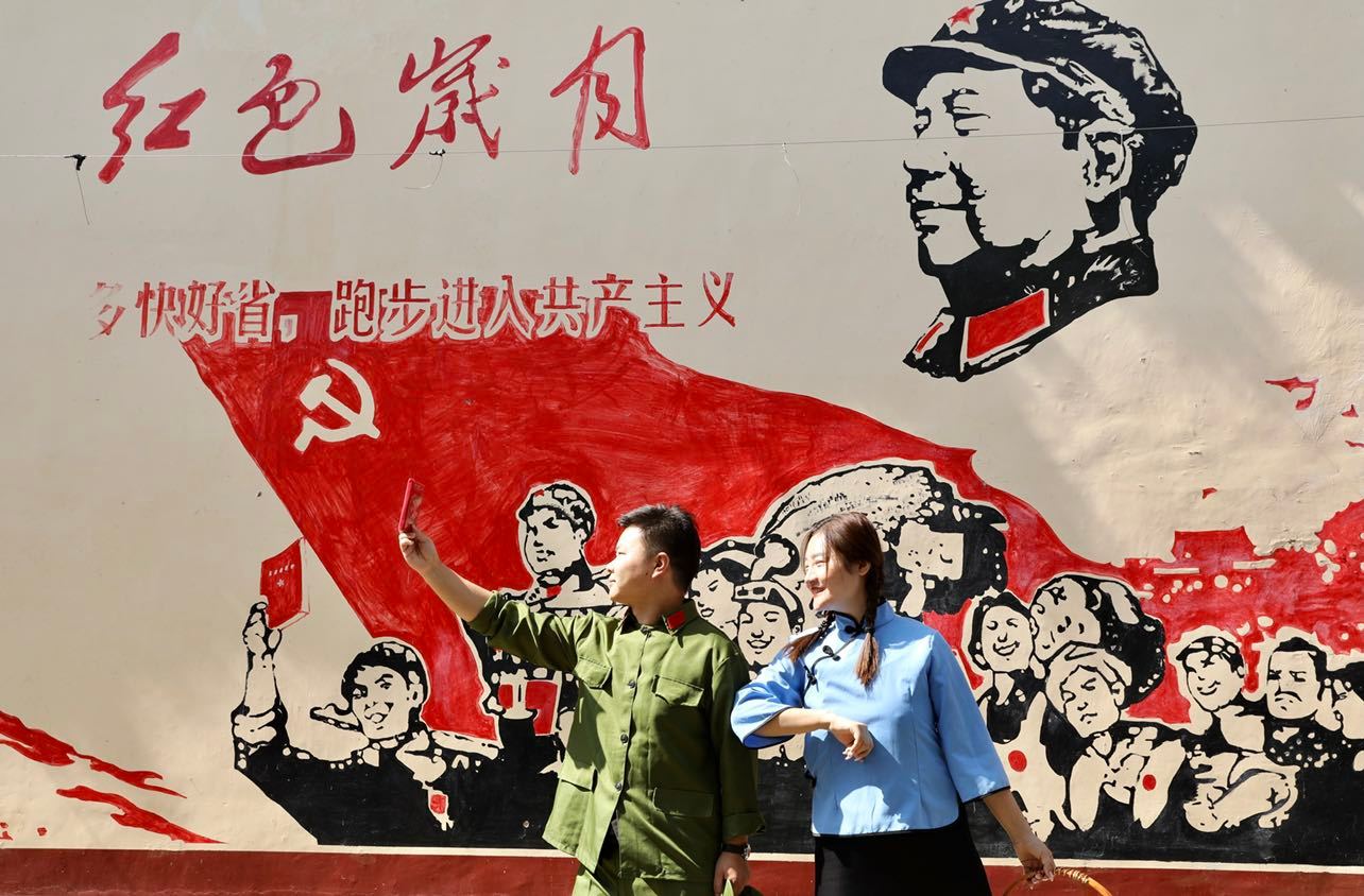 在这里可以换上知青年代的衣服,追忆一下知青上山下乡故事,感受曾经